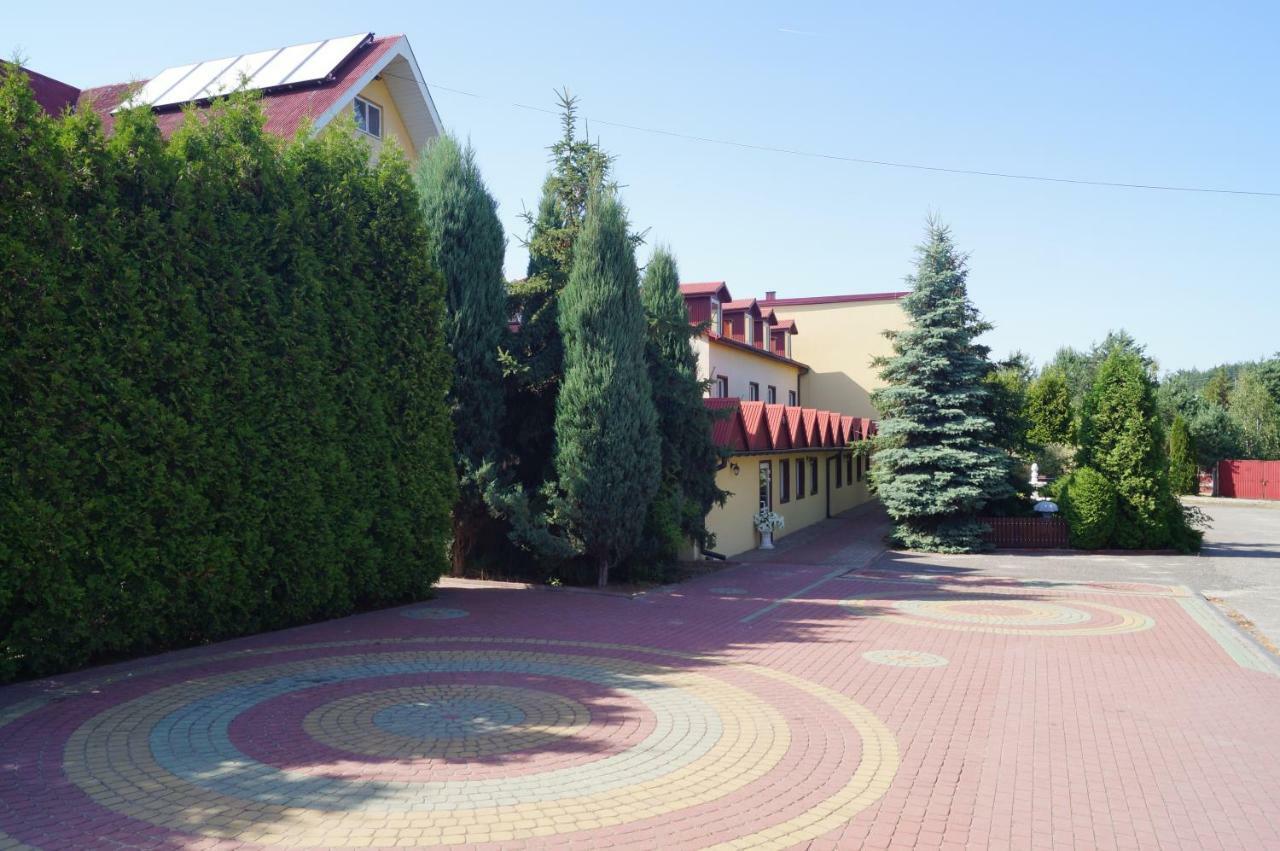 Hotel-Restauracja-Bar Rudka Ostrowiec Świętokrzyski Exteriér fotografie