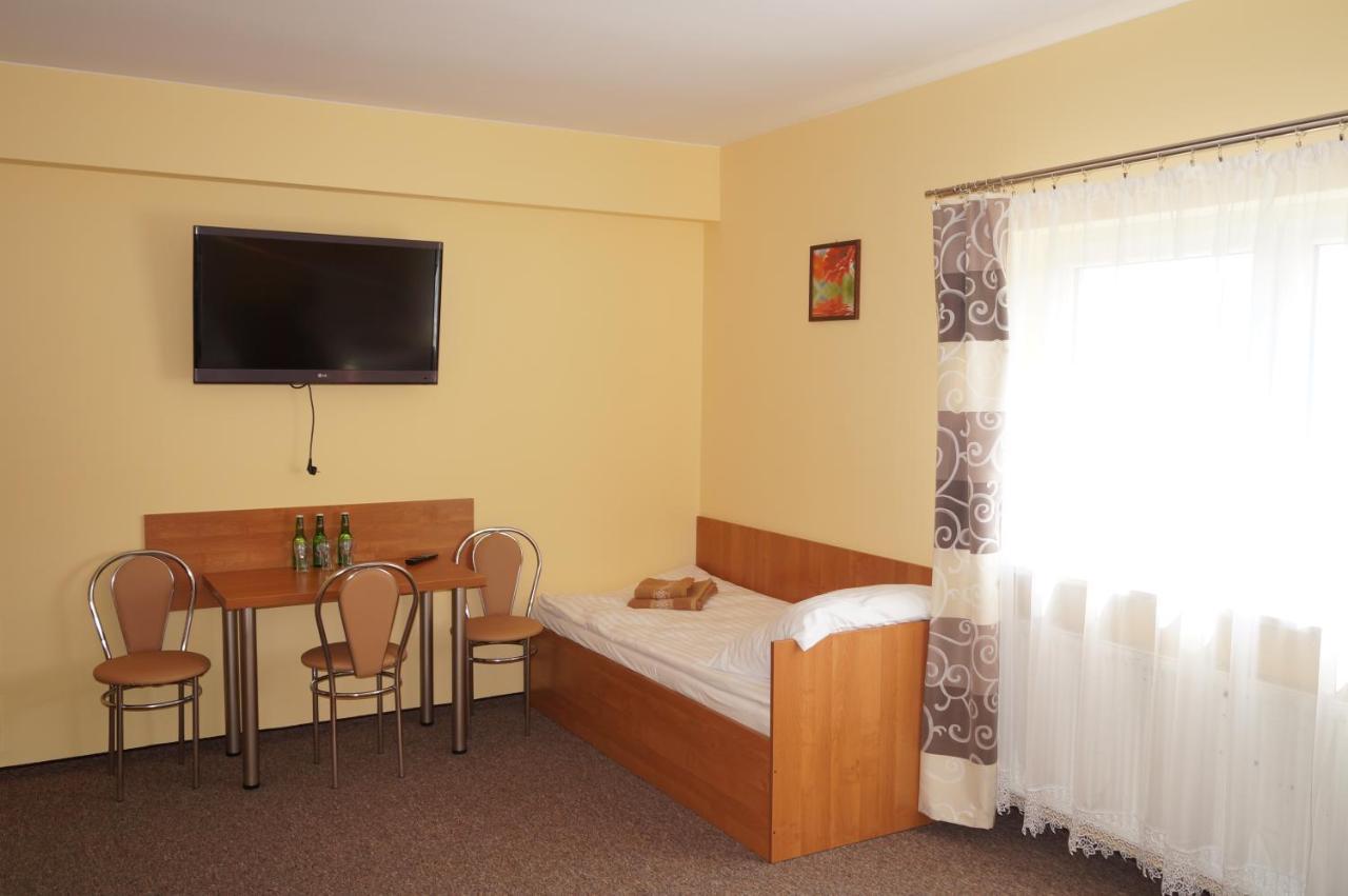 Hotel-Restauracja-Bar Rudka Ostrowiec Świętokrzyski Exteriér fotografie